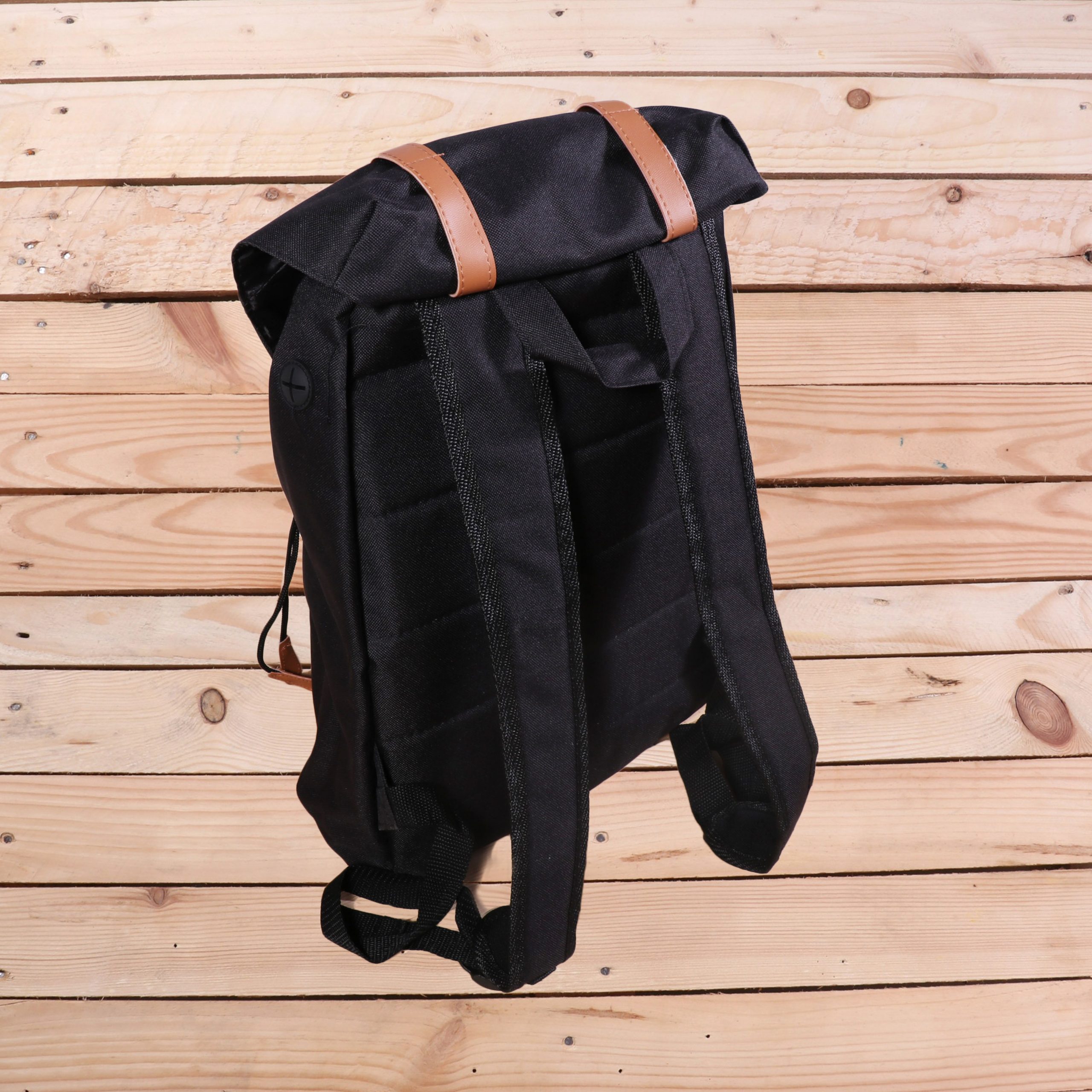 cierny bavlneny ruksak s folklornym vzorom podpolanie