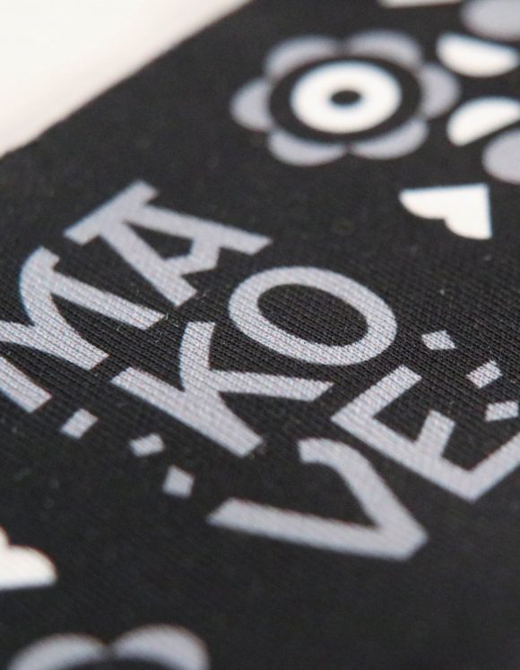 zateplena cierna celenka s ludovym vzorom podpolanie