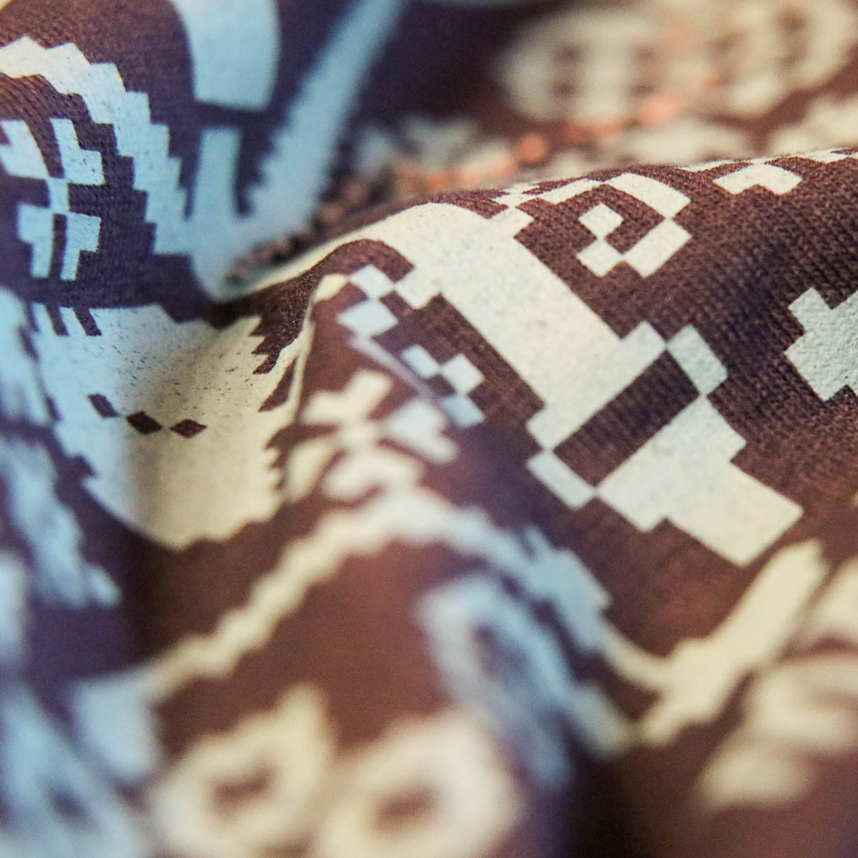 damske tielko modre s folklornym vzorom damske tielko makovice