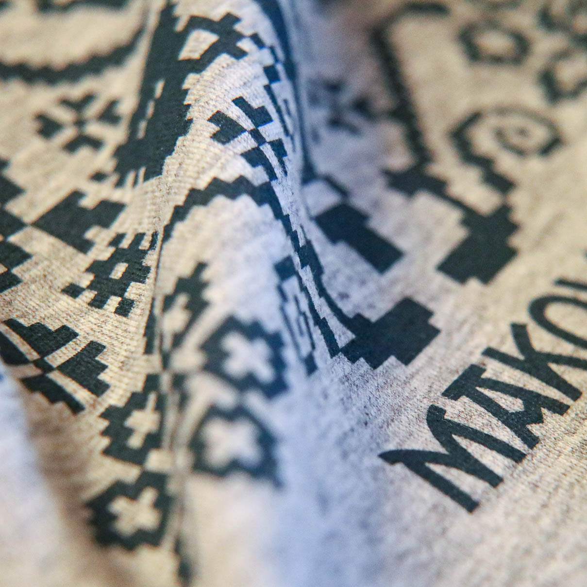 damske tielko sede s folklornym vzorom damske tielko sede s folklornym vzorom