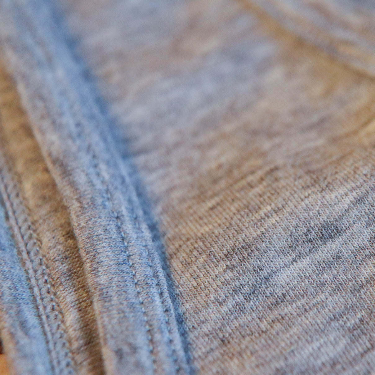 damske tielko sede s folklornym vzorom damske tielko sede s folklornym vzorom