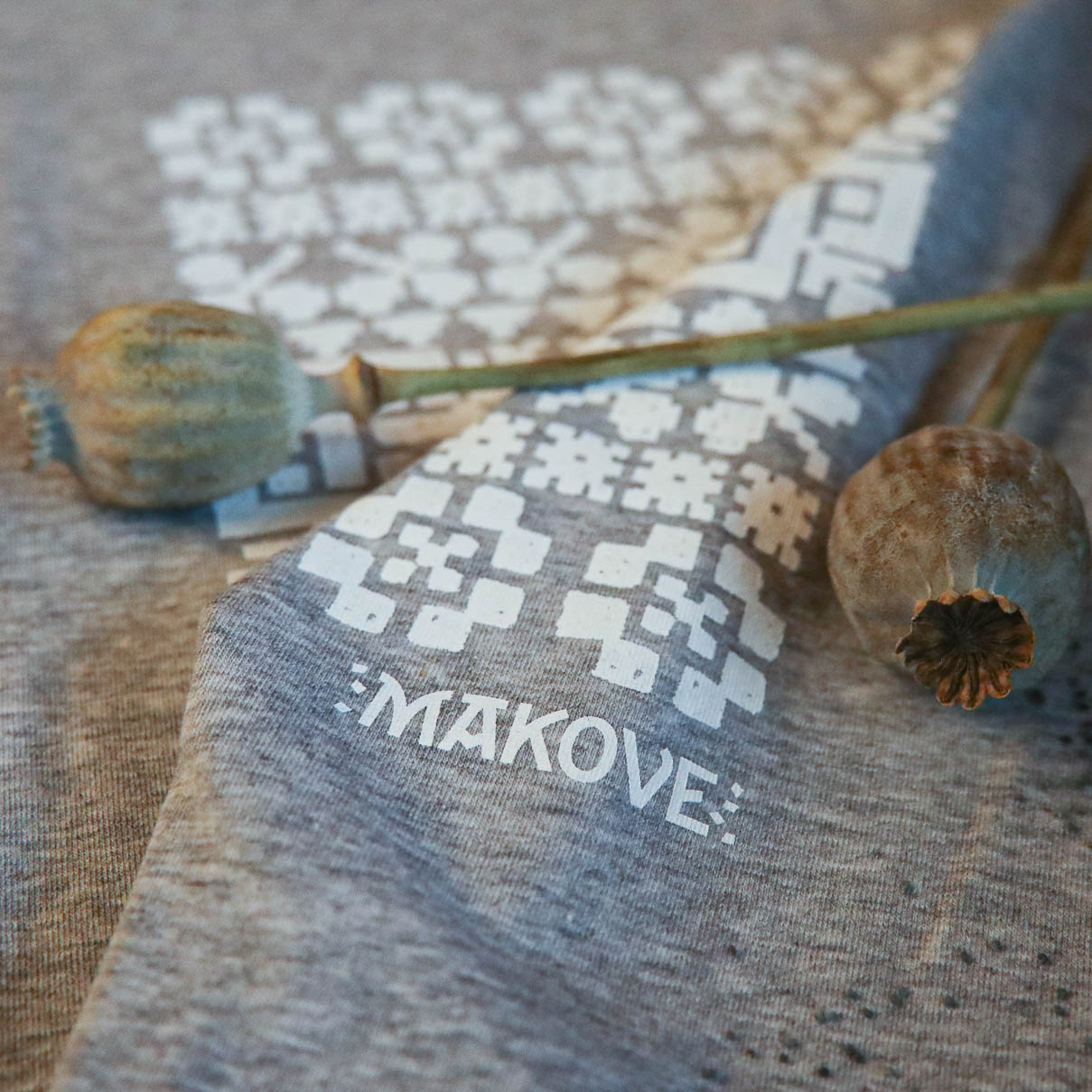 damske tielko sede s folklornym vzorom damske tielko sede s folklornym vzorom