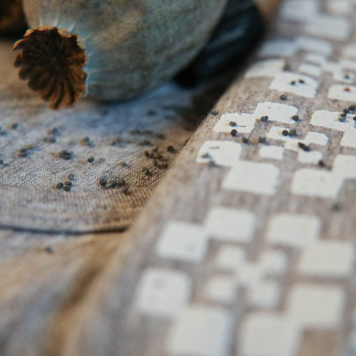 damske tielko sede s folklornym vzorom damske tielko sede s folklornym vzorom