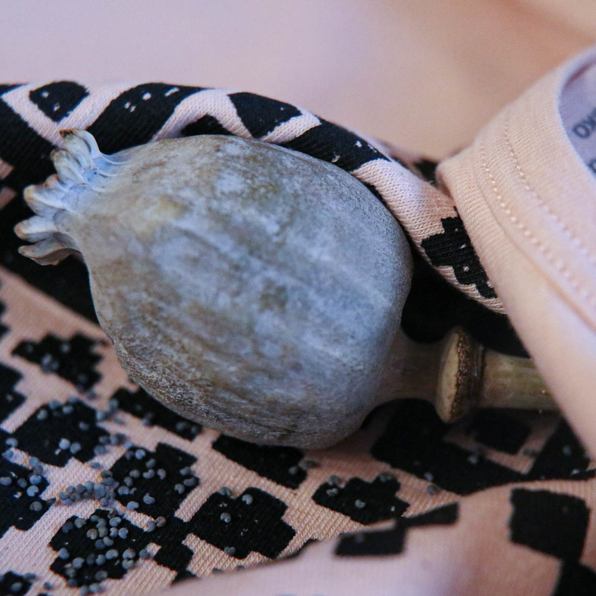 damske tielko ruzove s folklornym vzorom damske tielko ruzove s folklornym vzorom