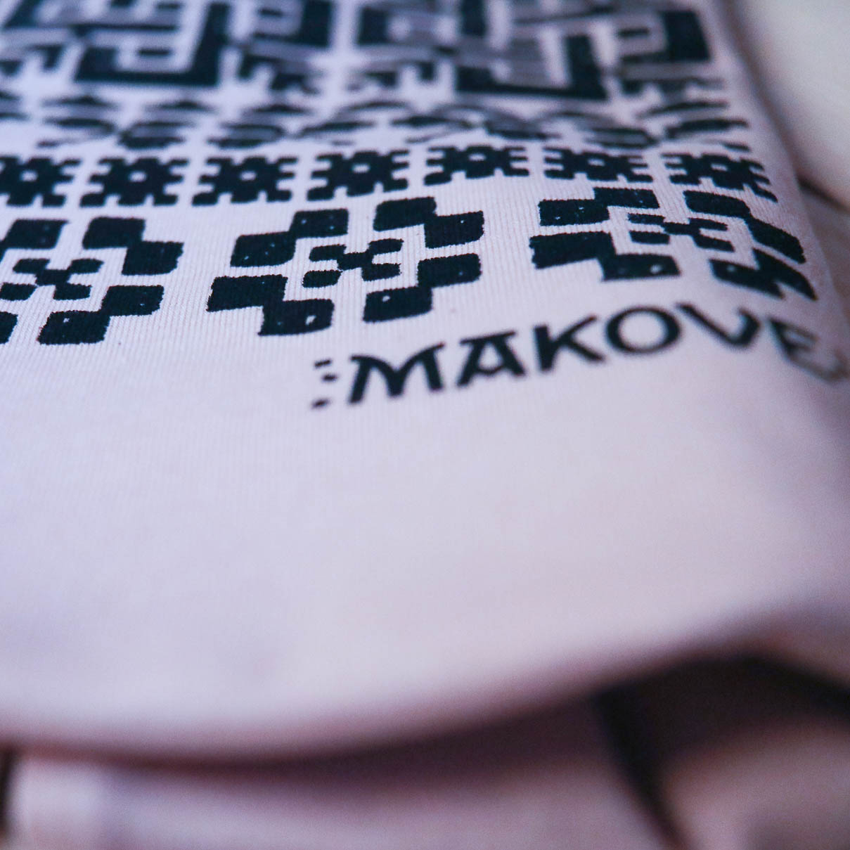 damske tielko ruzove s folklornym vzorom damske tielko ruzove s folklornym vzorom