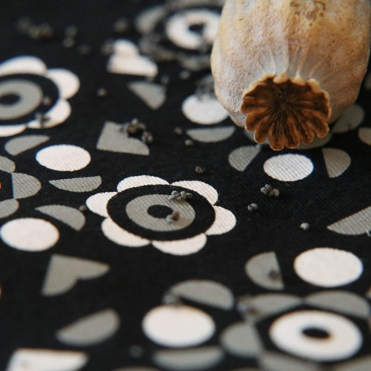 panske tielko cierne s folklornym vzorom panske tielko cierne s folklornym vzorom