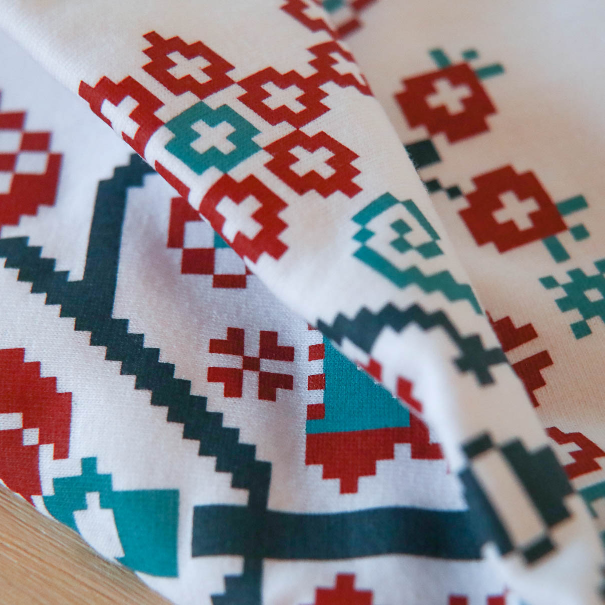 panske tielko biele s folklornym vzorom panske tielko biele s folklornym vzorom