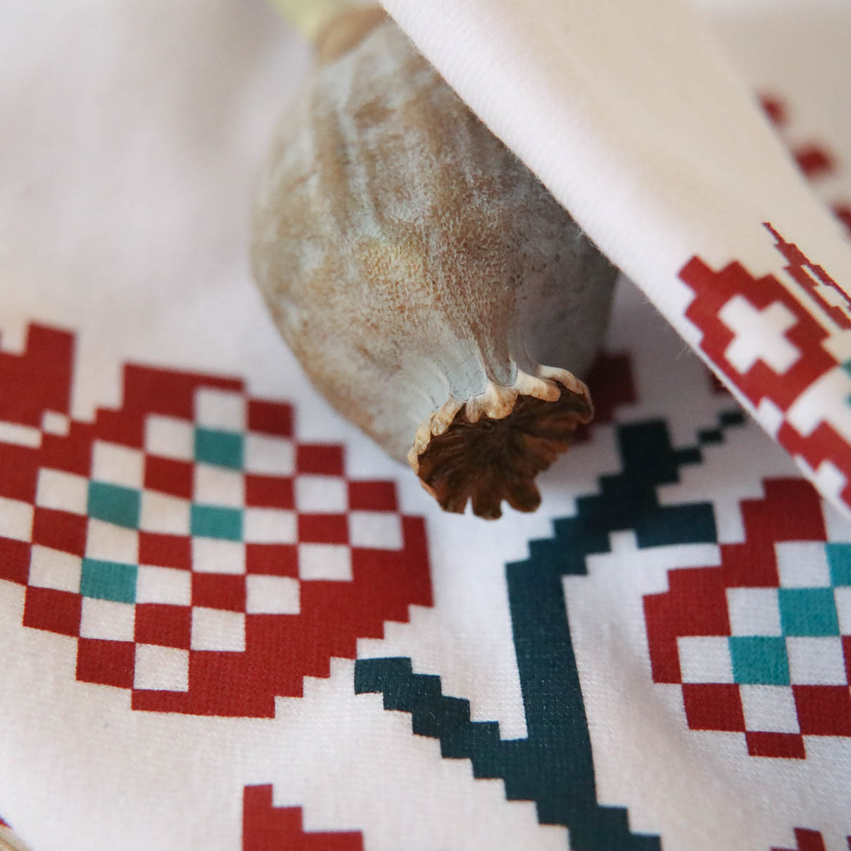 panske tielko biele s folklornym vzorom panske tielko biele s folklornym vzorom